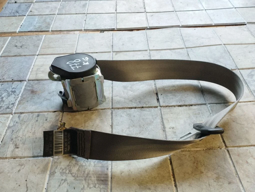 Aizmugurējā drošības josta 4F0857805E