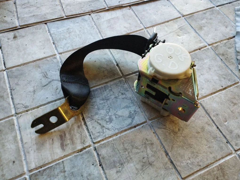 Rear seatbelt 33040666A