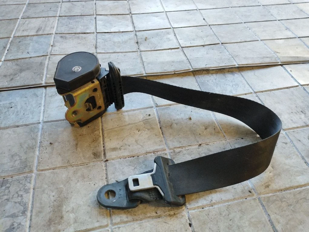 Aizmugurējā drošības josta 3130002