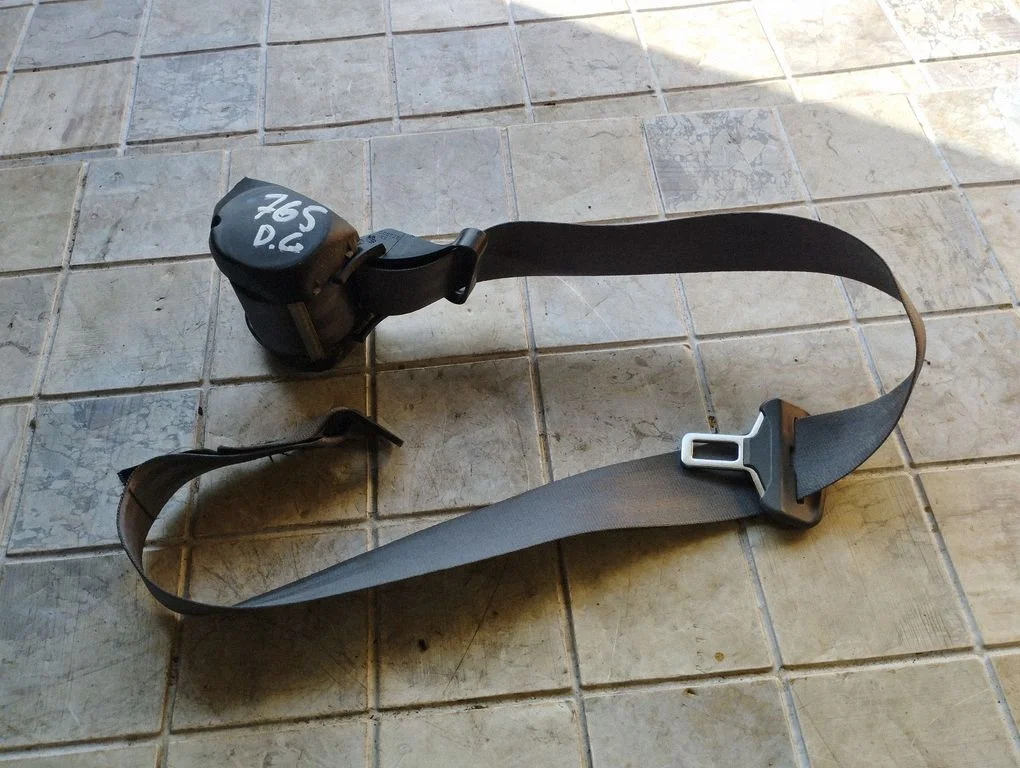 Rear seatbelt 7700809175 – Renault Safrane (1992-2000)