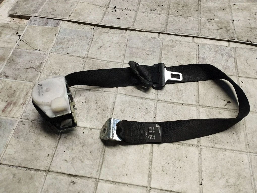 Rear seatbelt 90580902