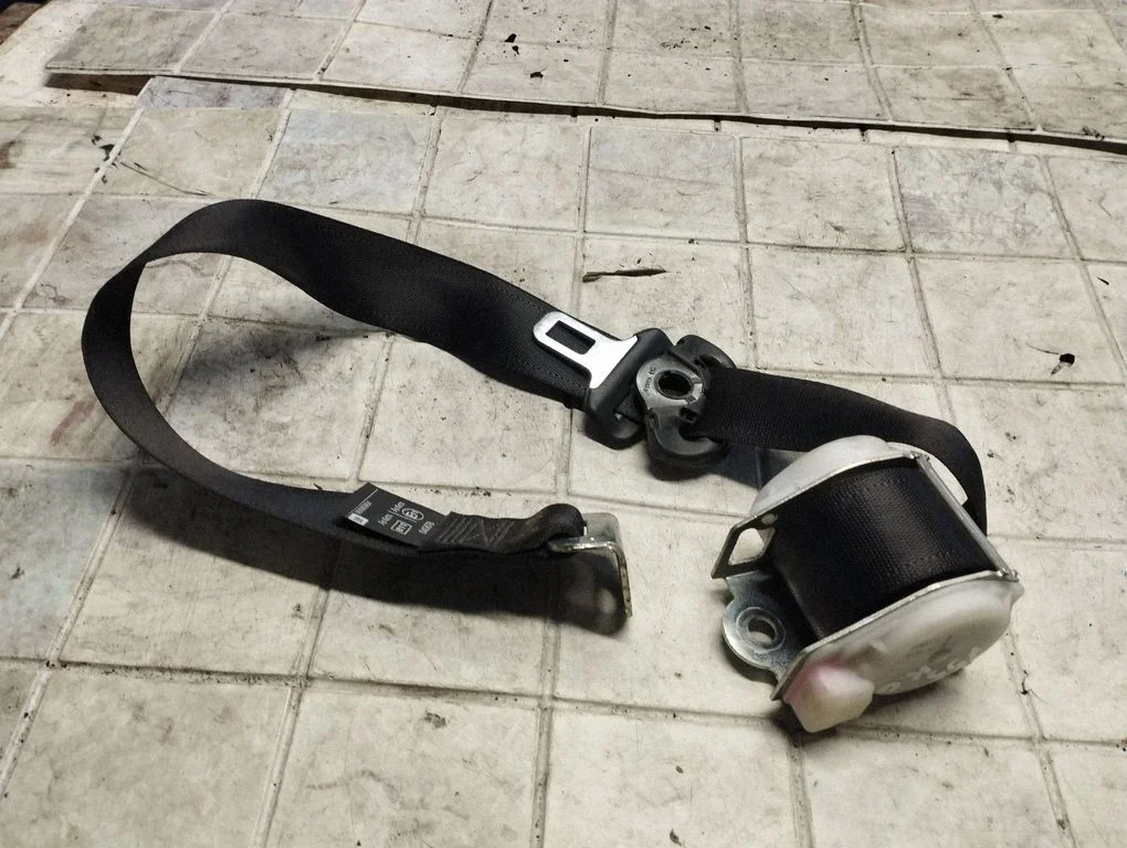 Rear seatbelt 90580901