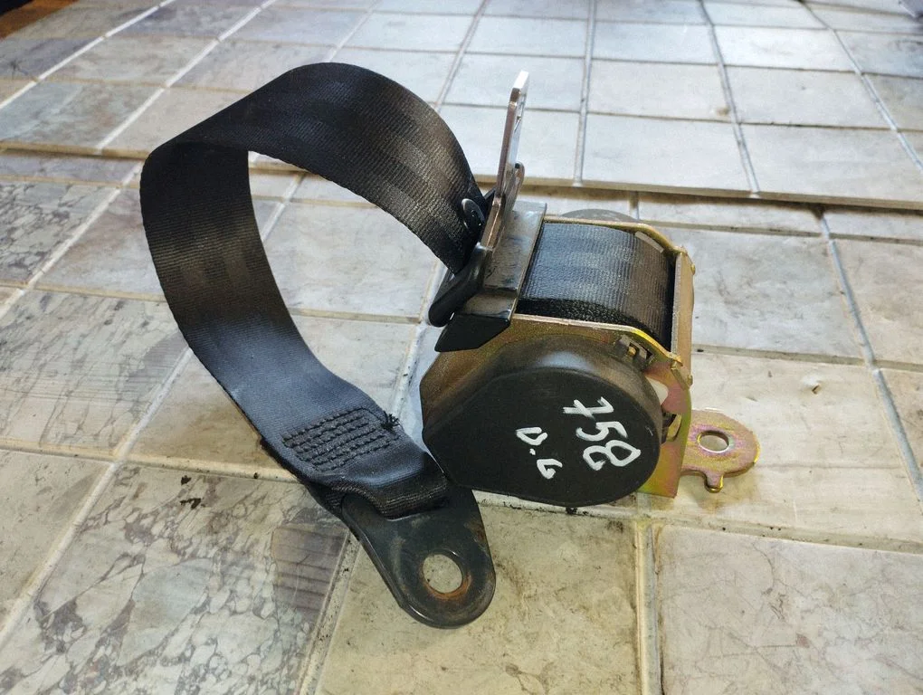 Tagumine turvavöö 3460051