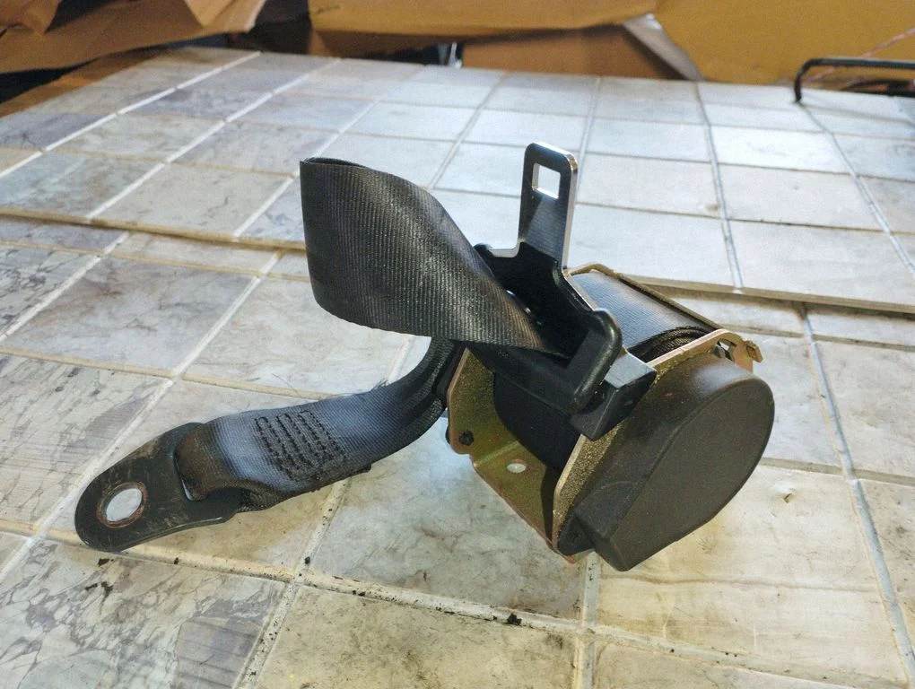 Tagumine turvavöö 3460051