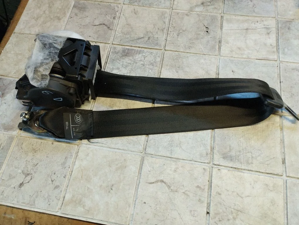 Rear seatbelt 4G8857805H