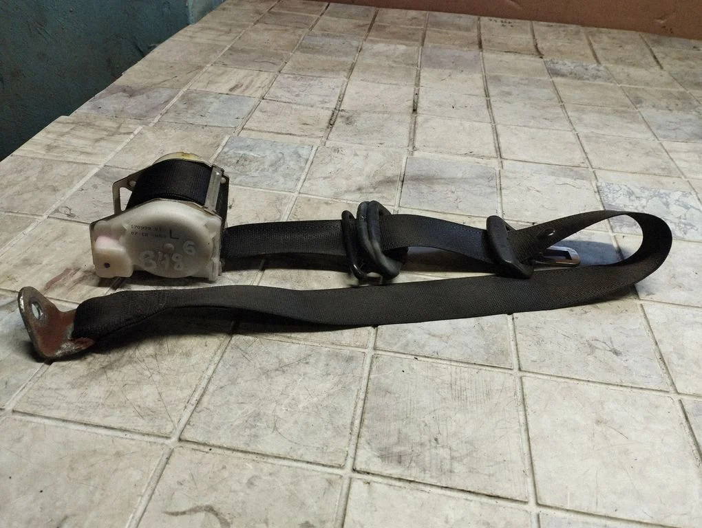 Tagumine turvavöö 90580901