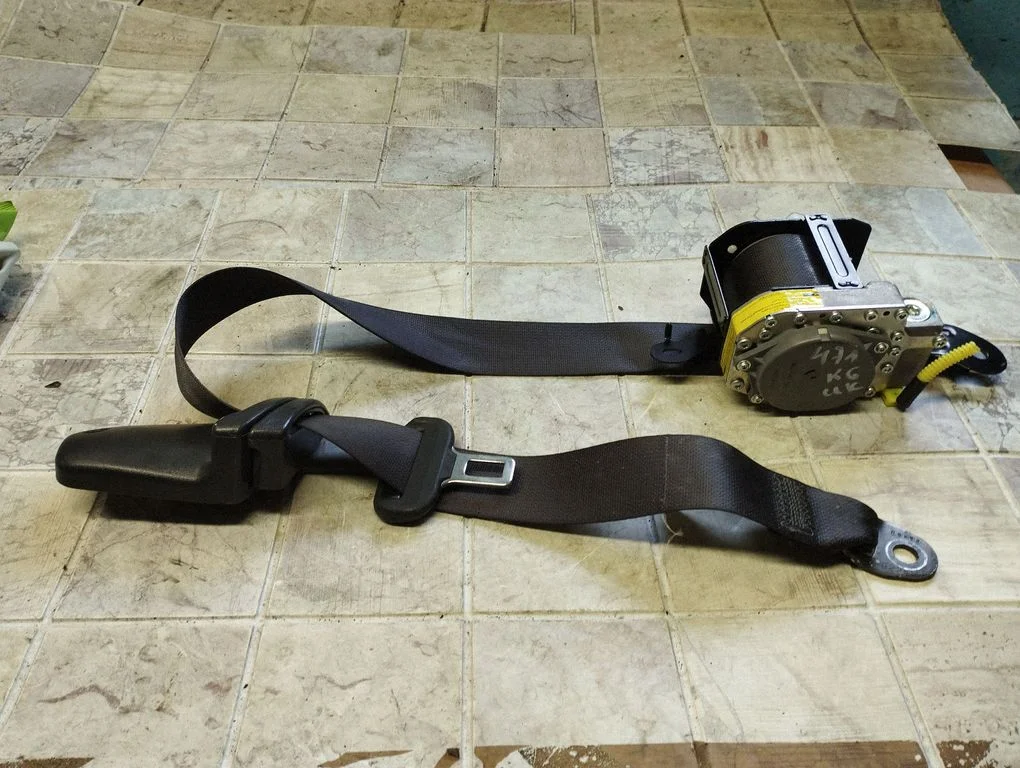 Rear seatbelt 043528