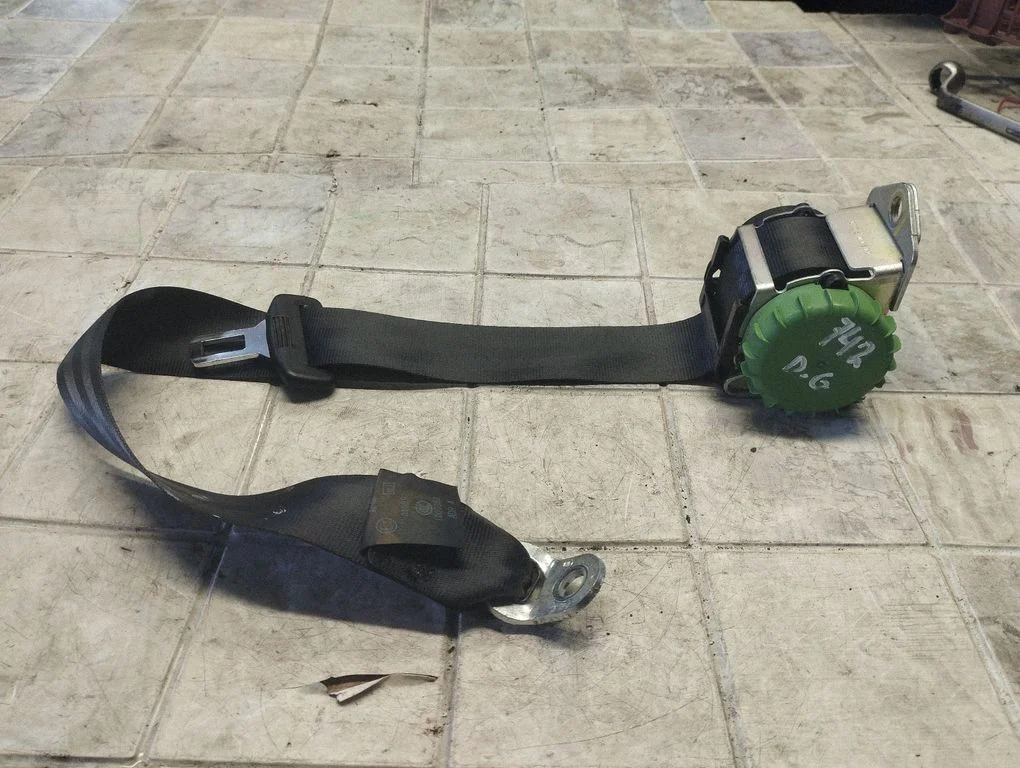 Tagumine turvavöö 1Z0857447E