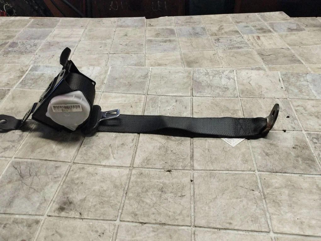 Rear seatbelt 13288436
