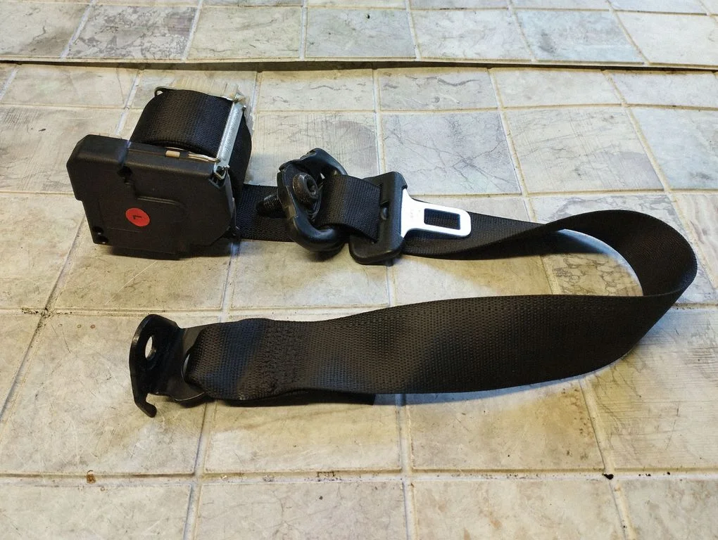 Rear seatbelt 09153491