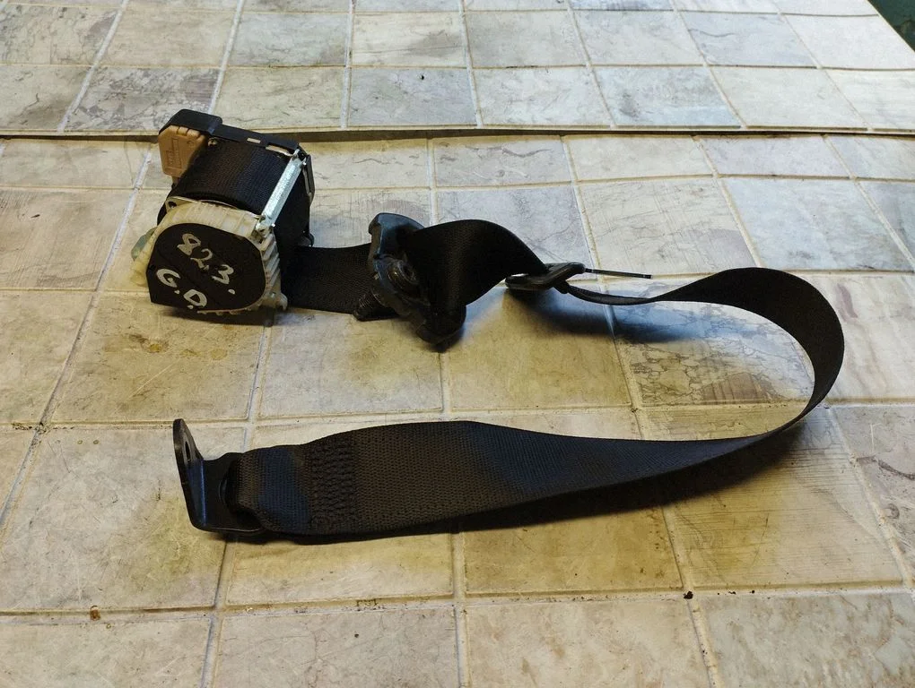 Rear seatbelt 09153492