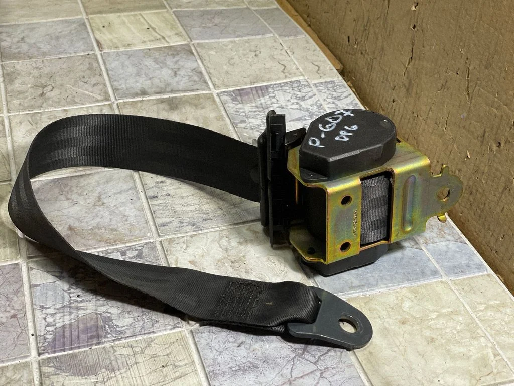 Rear seatbelt D506452AC27