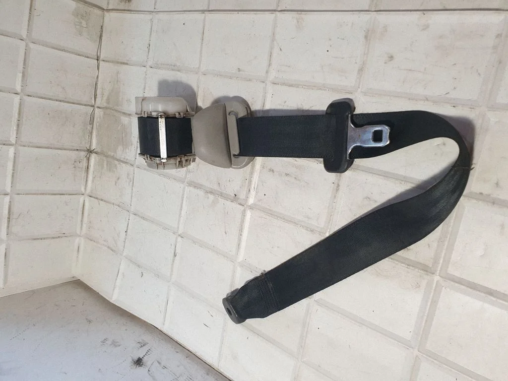 Rear seatbelt – Toyota Corolla Verso AR10 (2004-2009)
