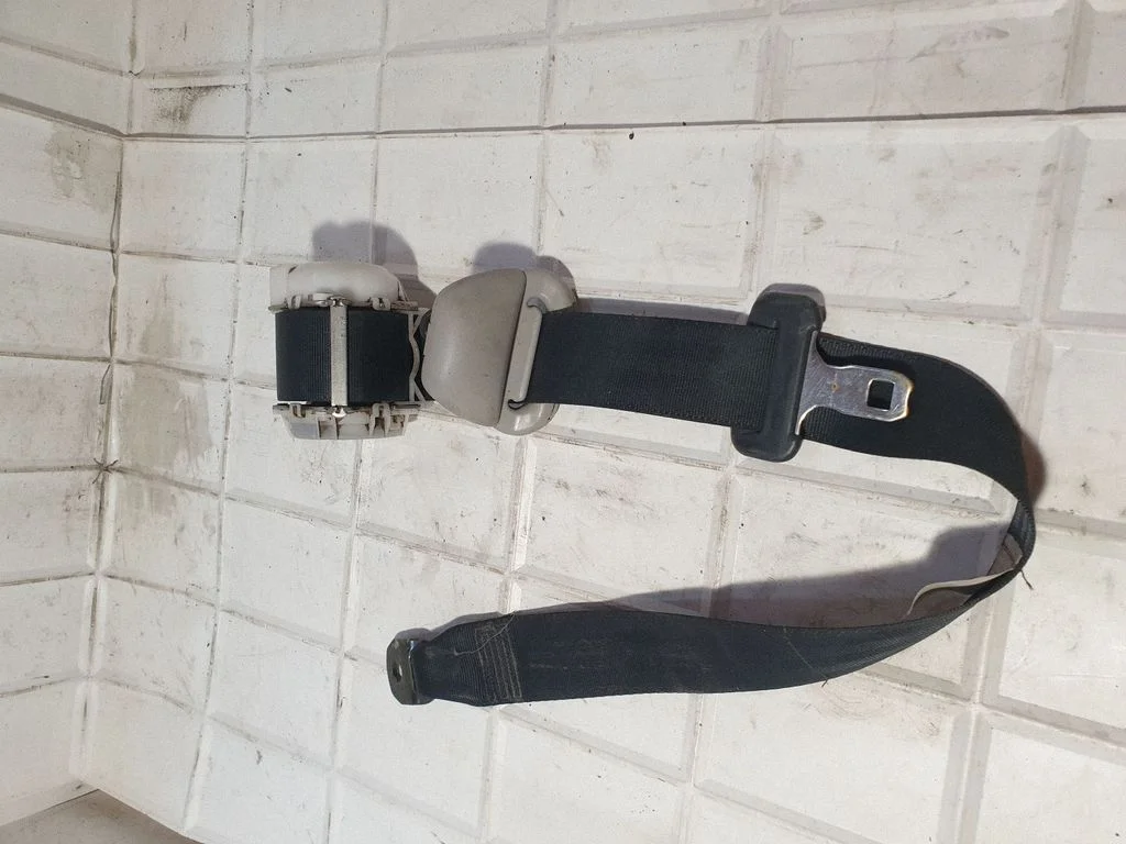 Rear seatbelt – Toyota Corolla Verso AR10 (2004-2009)
