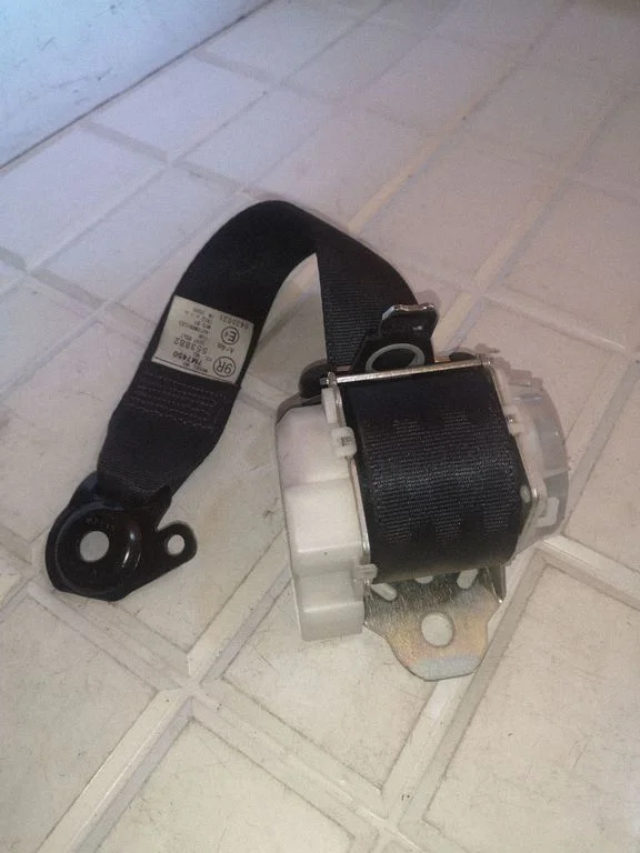 Rear seatbelt – Toyota Yaris (2006-2011)