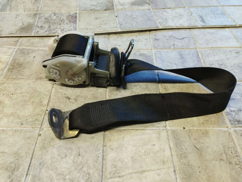Rear seatbelt – Opel Omega B2 (1999-2003)
