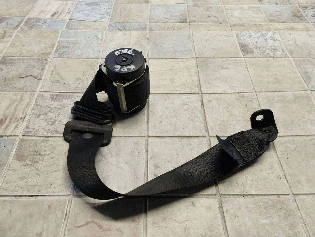 Rear seatbelt G4197C
