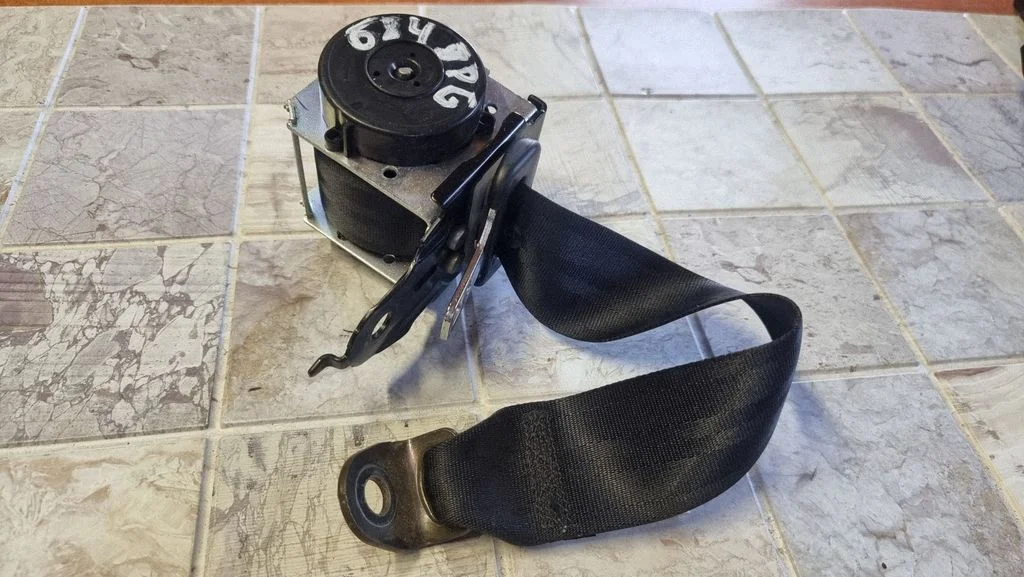 Rear seatbelt 606406300