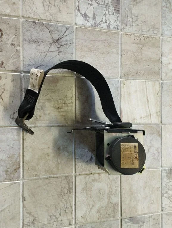 Rear seatbelt 606406300
