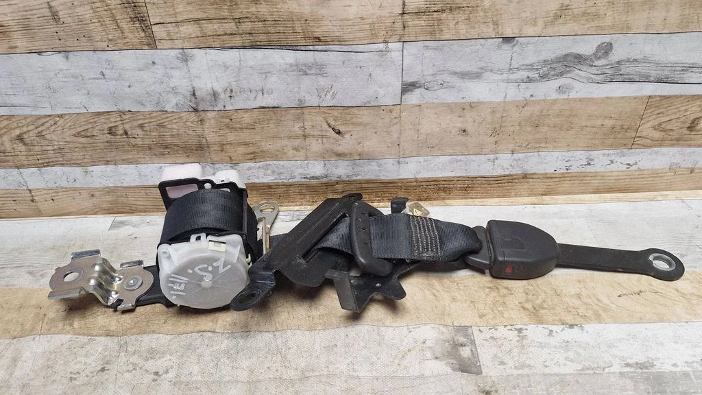 Middle seatbelt (rear) 0433087