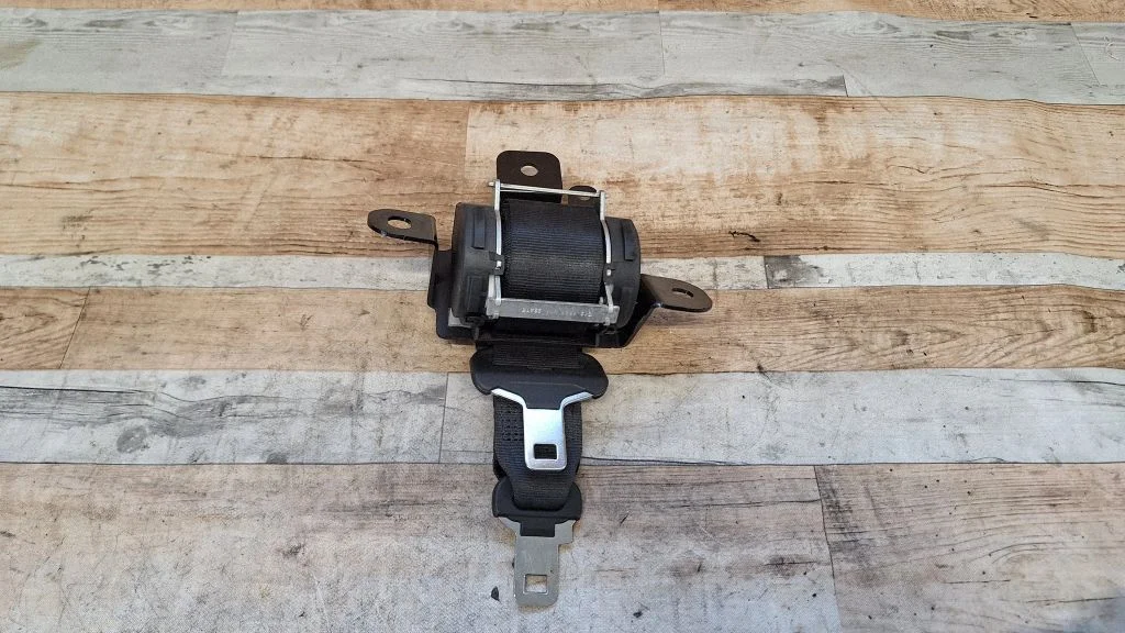 Middle seatbelt (rear) 606161961