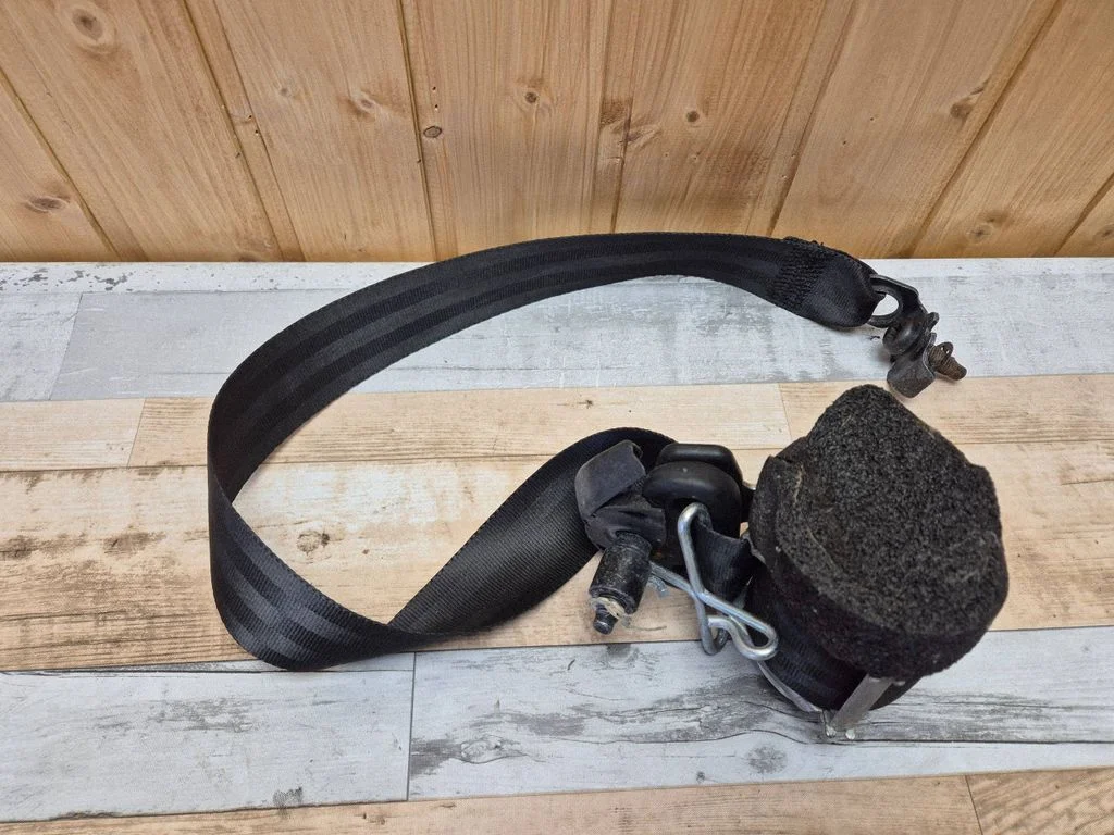 Pas bezpieczeństwa środkowy (tylny) 9613B86B