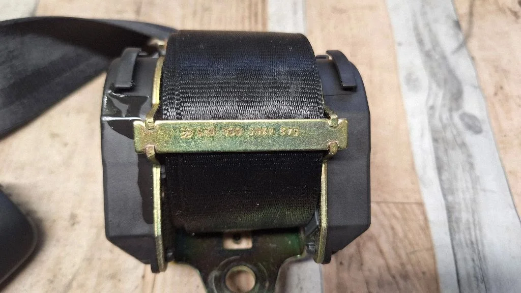 Middle seatbelt (rear) 1T0857807A