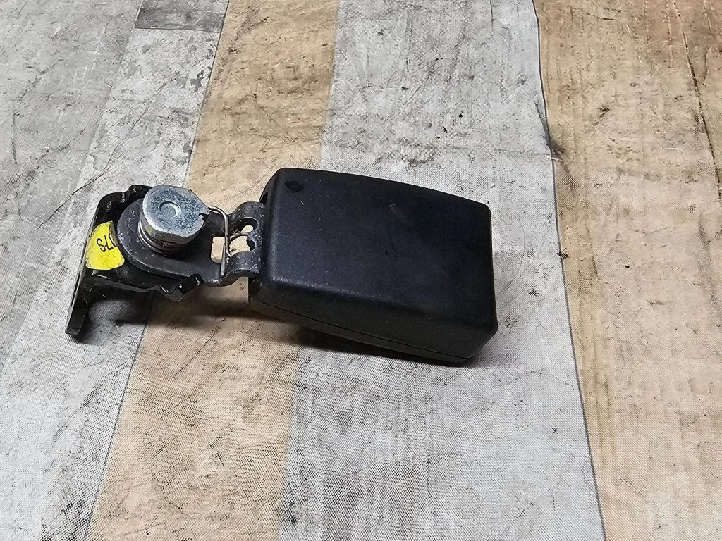 Middle seatbelt (rear) 3C0857740B