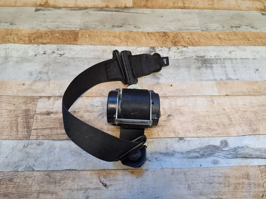 Middle seatbelt (rear) 601597800D