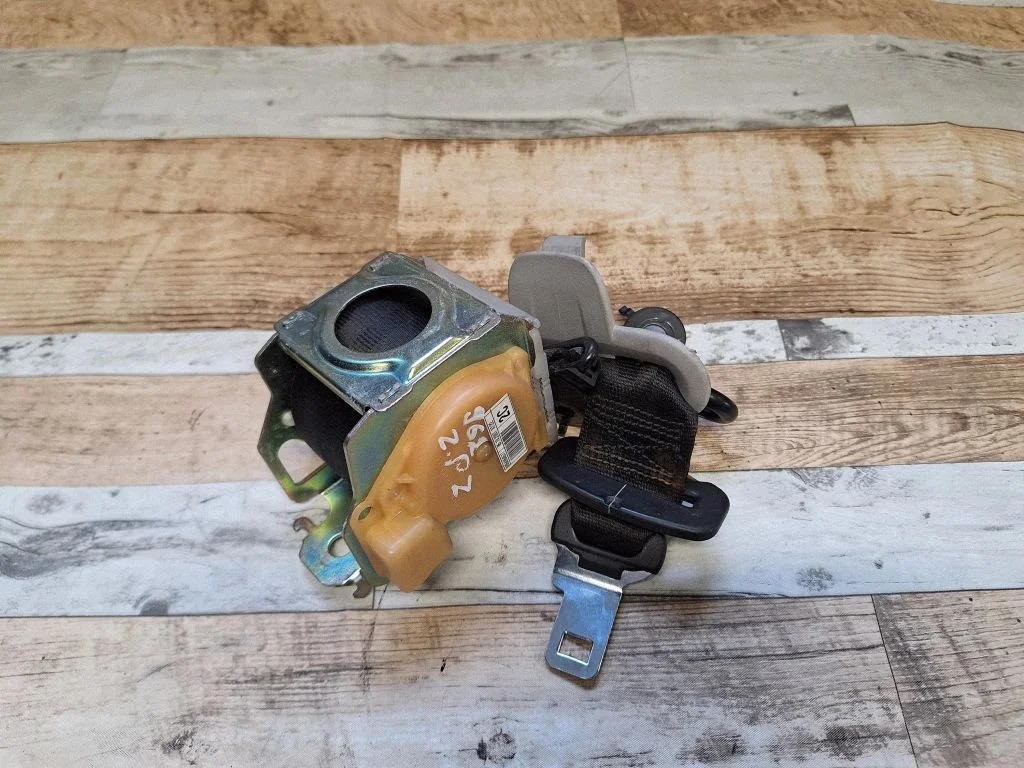 Middle seatbelt (rear) – Citroen C4 I (2004-2010)