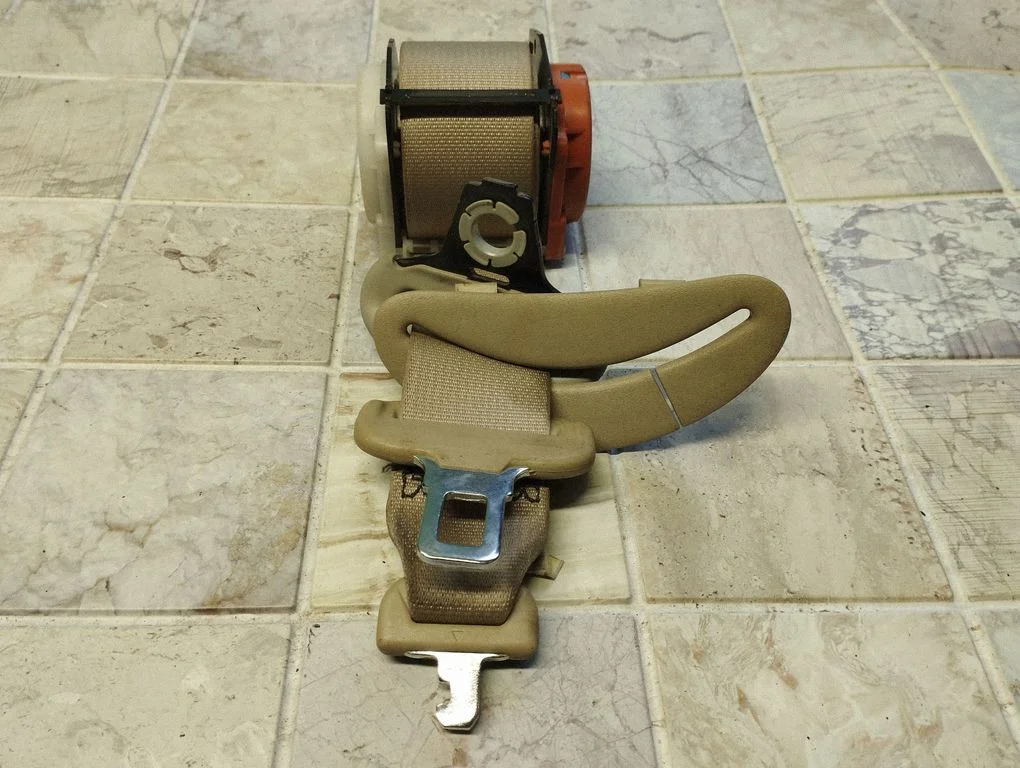 Middle seatbelt (rear) DF433YKF