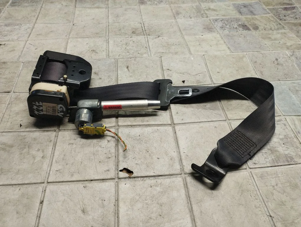 Middle seatbelt (rear) 39969468