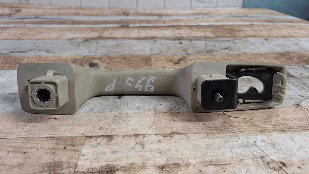 Rear interior roof grab handle 13550
