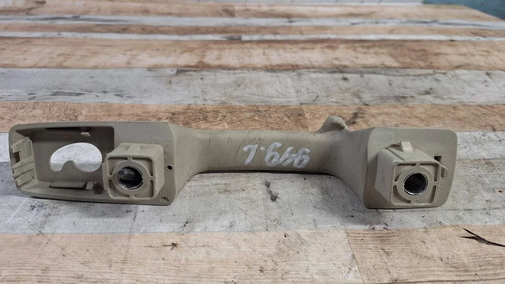 Rear interior roof grab handle 13550