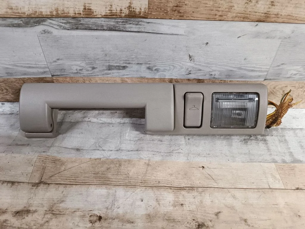 Rear interior roof grab handle 827583