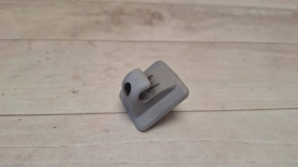 Sun visor clip/hook/bracket