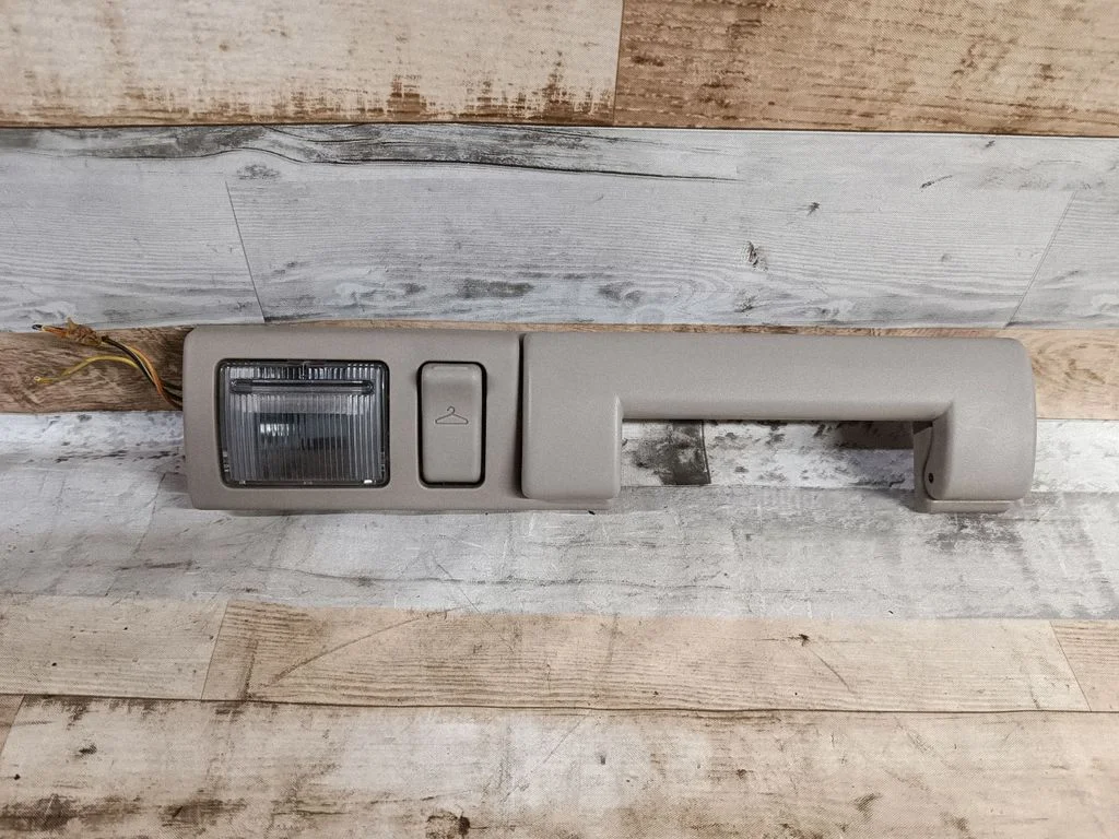 Rear interior roof grab handle 827583