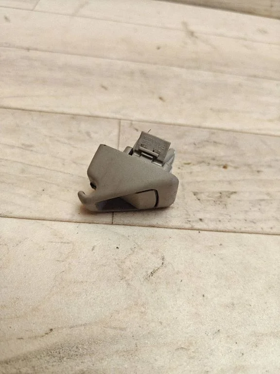 Sun visor clip/hook/bracket