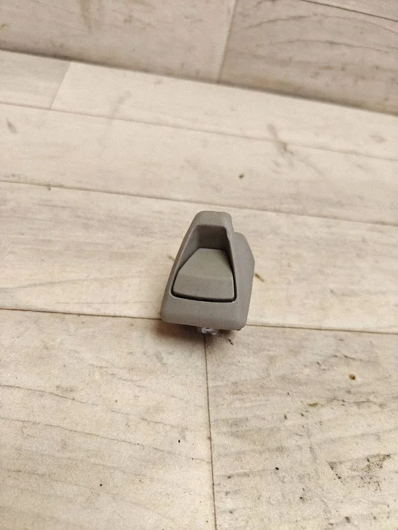 Sun visor clip/hook/bracket