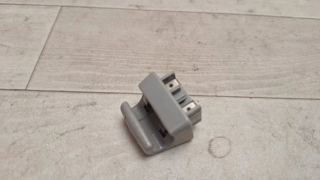Sun visor clip/hook/bracket