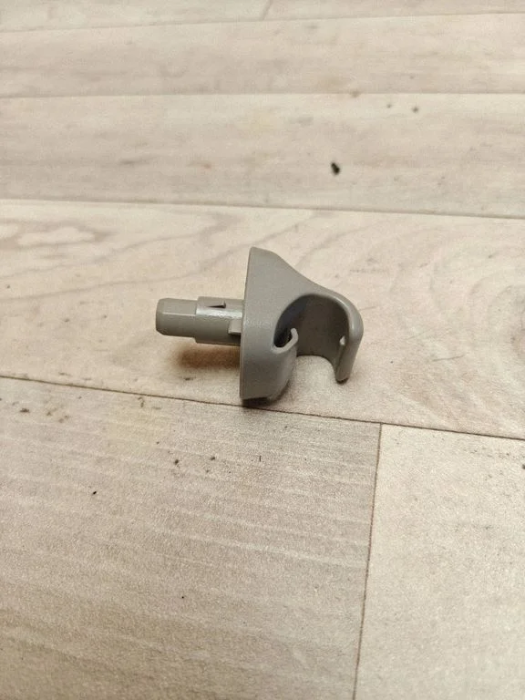 Päikesesirmi kinnitusklamber