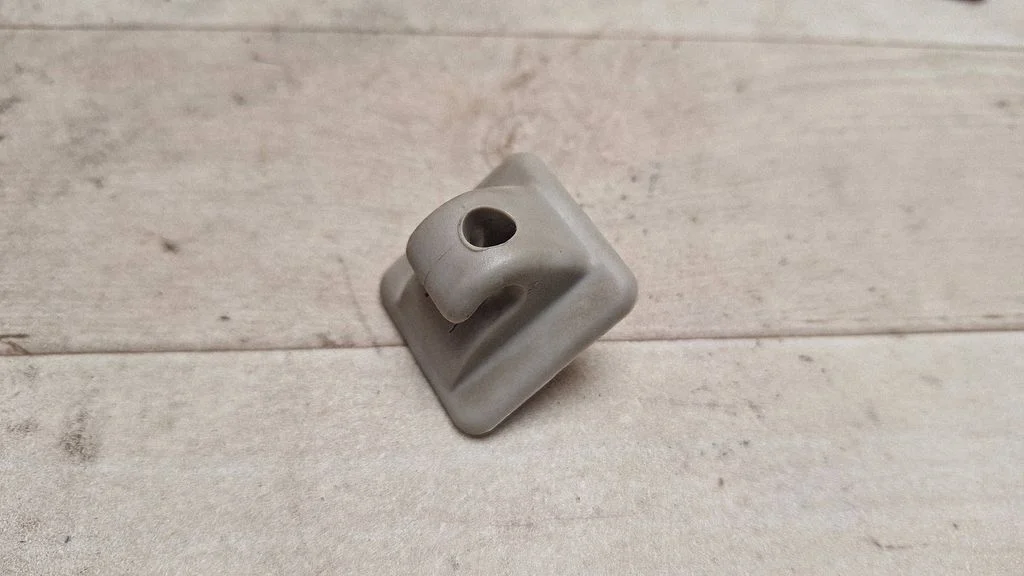 Sun visor clip/hook/bracket