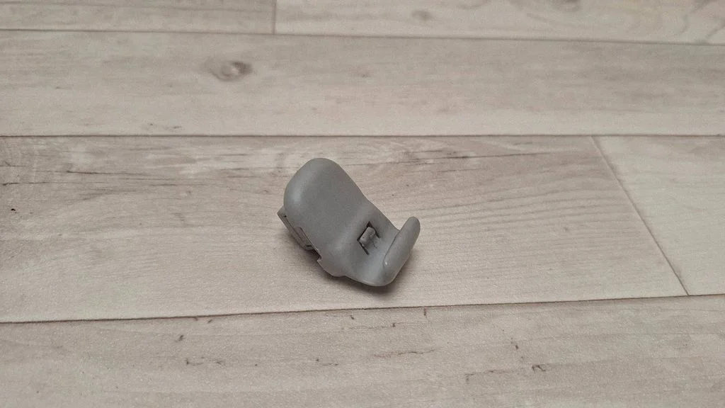 Päikesesirmi kinnitusklamber