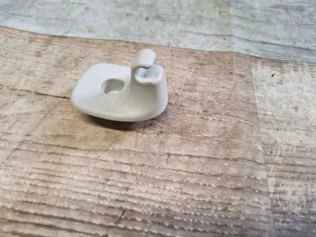 Sun visor clip/hook/bracket L0098550AA04