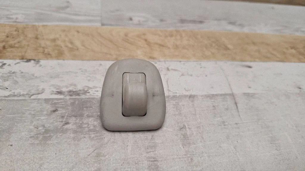 Sun visor clip/hook/bracket