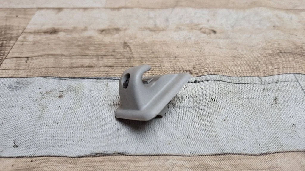 Sun visor clip/hook/bracket