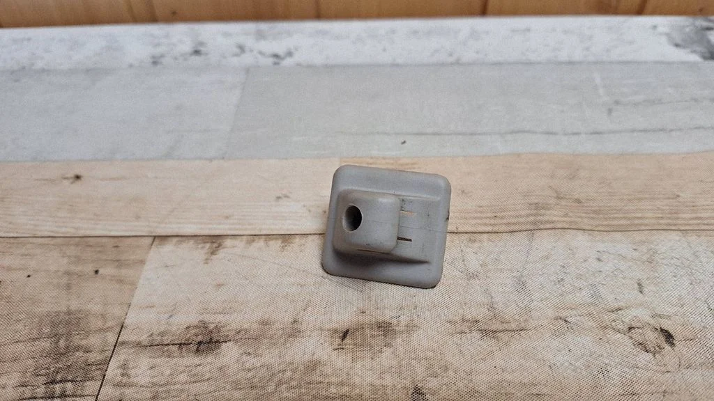 Sun visor clip/hook/bracket