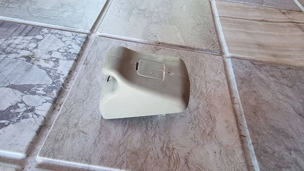 Sun visor clip/hook/bracket