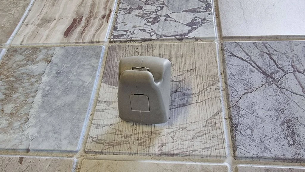 Sun visor clip/hook/bracket