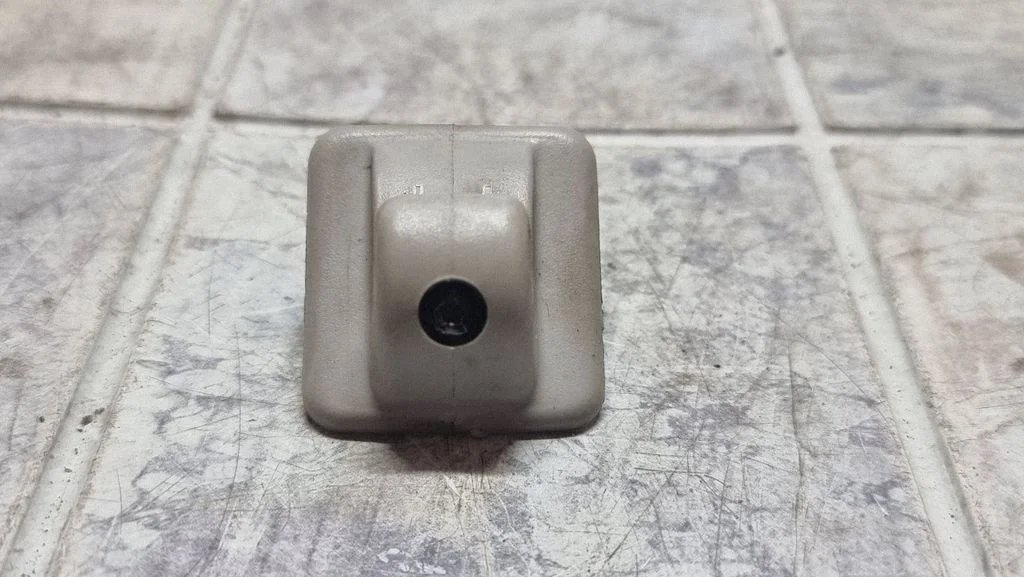 Sun visor clip/hook/bracket